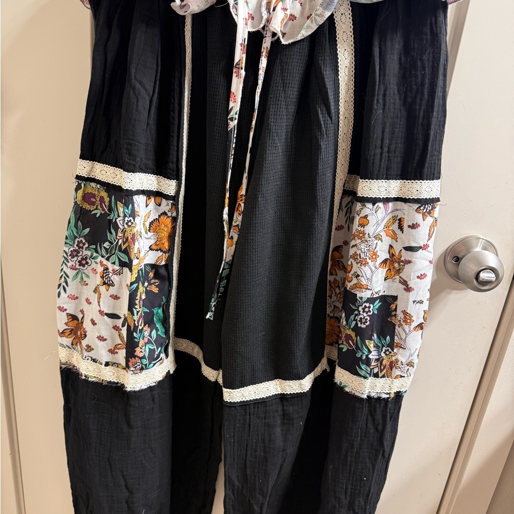NWOT POL Black Floral Patchwork Pants With Ruffled Waist - Picture 12 of 14